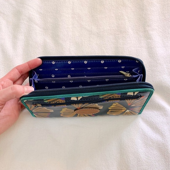 Fossil Clutch Wallet - Picture 3 of 4